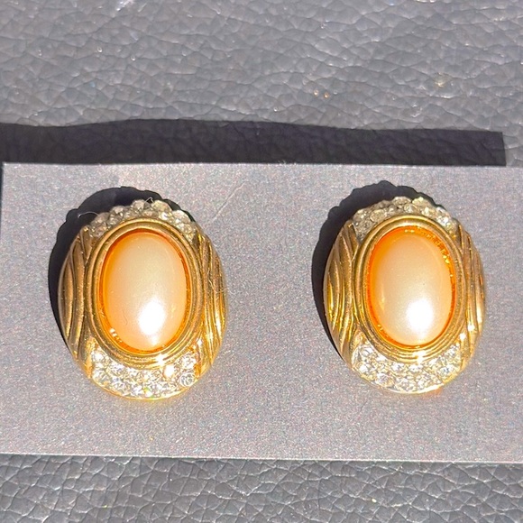 Oscar de la Renta Jewelry - Vintage Oscar de la Renta Gold Tone Clip on Earrings w Rhinestones & Pearl Cab